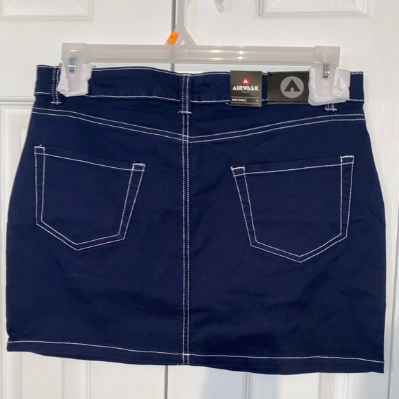 Airwalk skirt - Picture 2 of 4